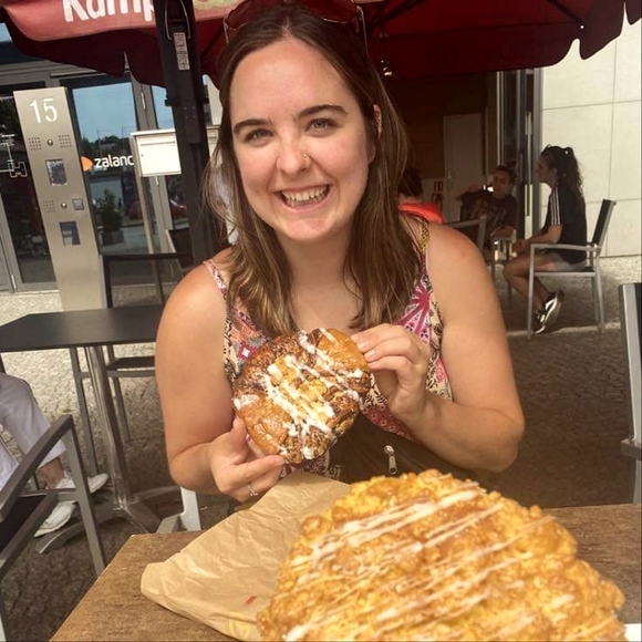 Meet your Posher, Annalise - Picture 1 of 1